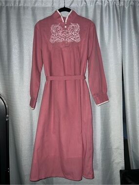 Vintage Long-Sleeve Rose Pink Midi Dress with Embroidered Yoke
